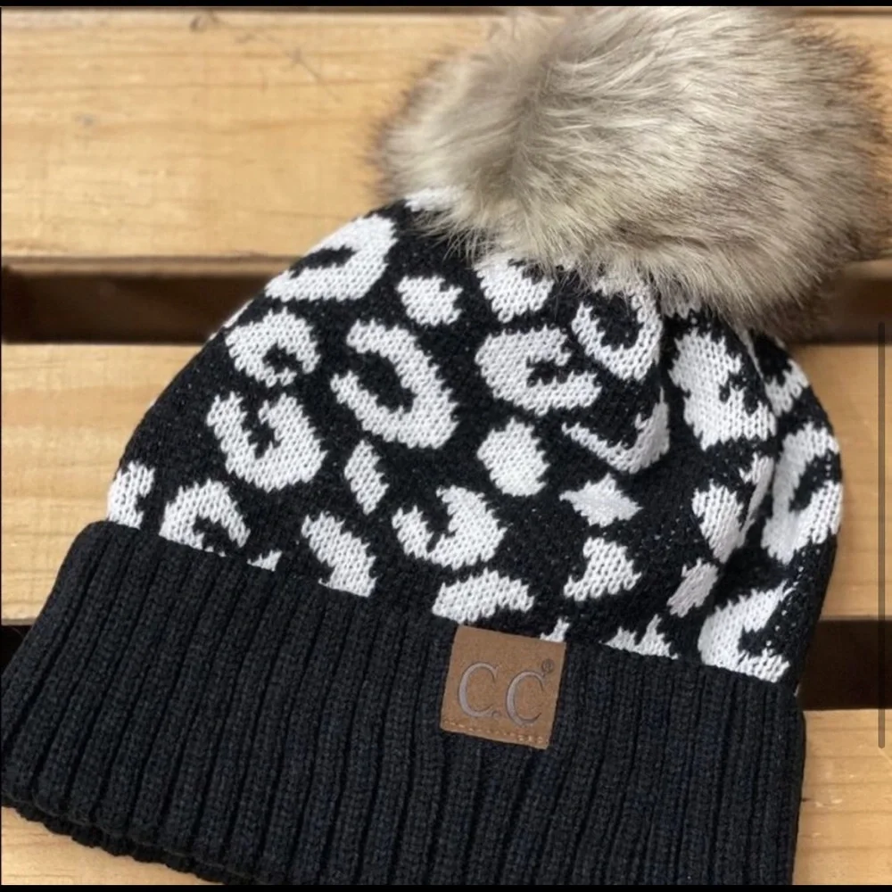 NWT Women’s C.C. Pom Beanie in Black & White Leopard - Picture 3 of 4